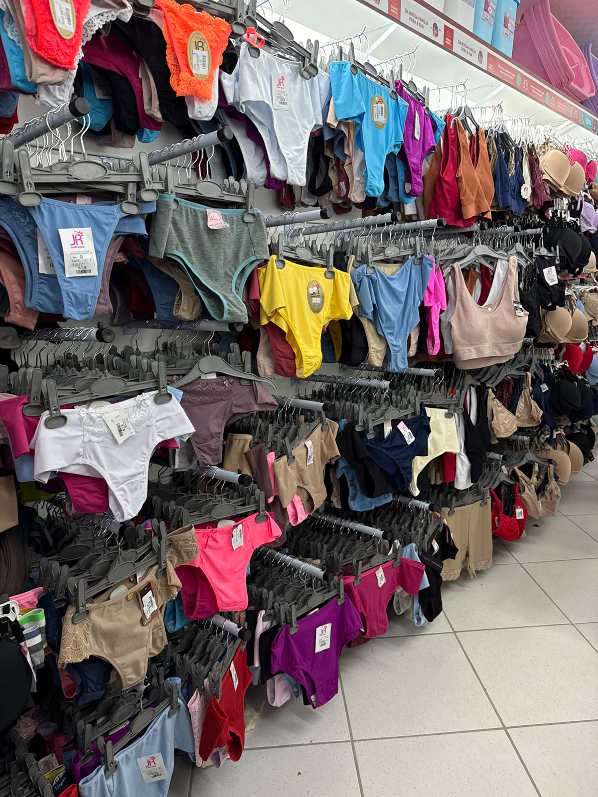 Seção de lingerie e moda íntima na loja